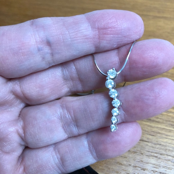 NEW Gorgeous 3/4 Ct Diamond White Gold Journey Necklace - Picture 6 of 11